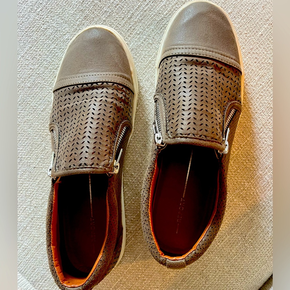 Report brown sneakers